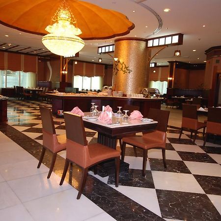 Al Bustan Tower Hotel Suites Sharjah Buitenkant foto