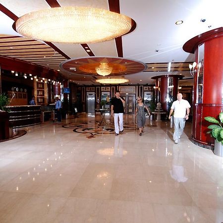 Al Bustan Tower Hotel Suites Sharjah Buitenkant foto
