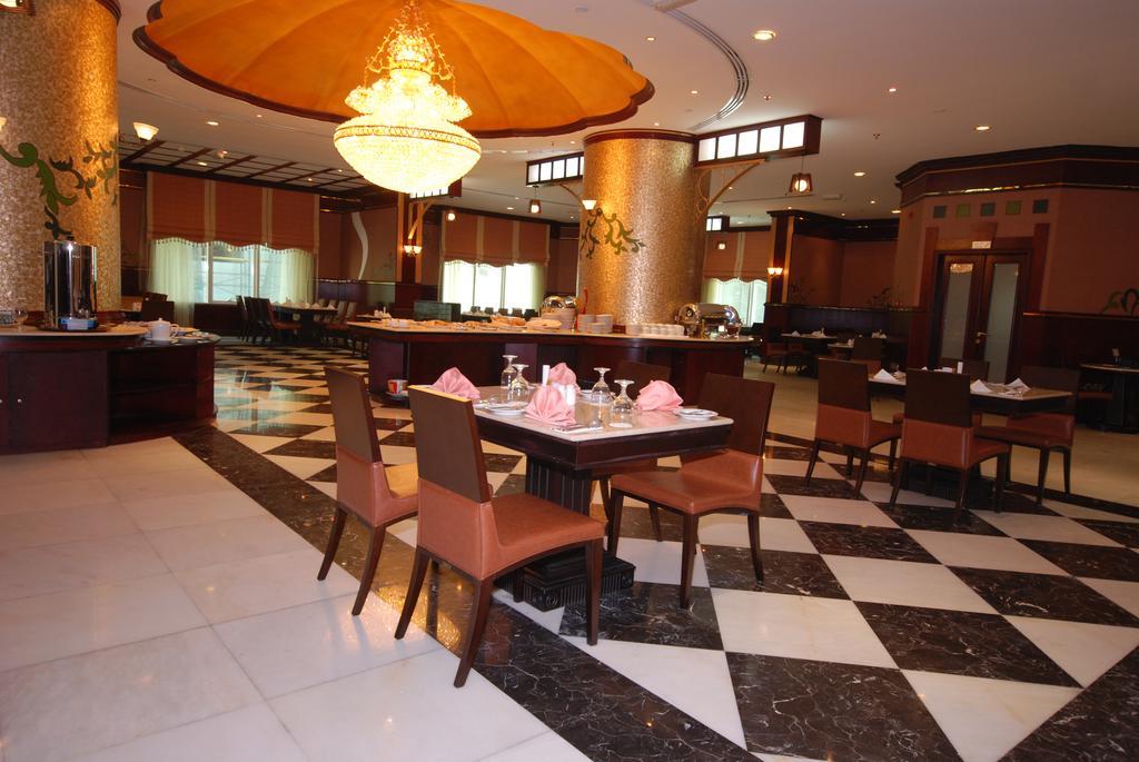 Al Bustan Tower Hotel Suites Sharjah Buitenkant foto
