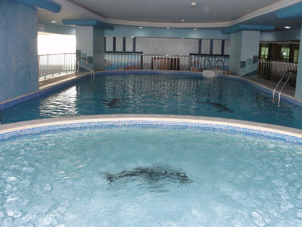 Al Bustan Tower Hotel Suites Sharjah Buitenkant foto