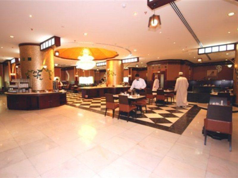 Al Bustan Tower Hotel Suites Sharjah Buitenkant foto