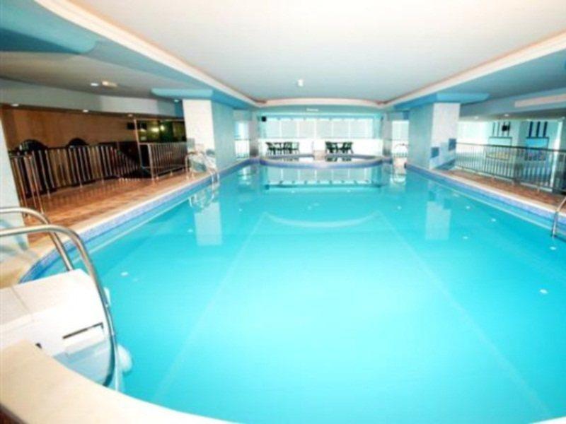 Al Bustan Tower Hotel Suites Sharjah Buitenkant foto