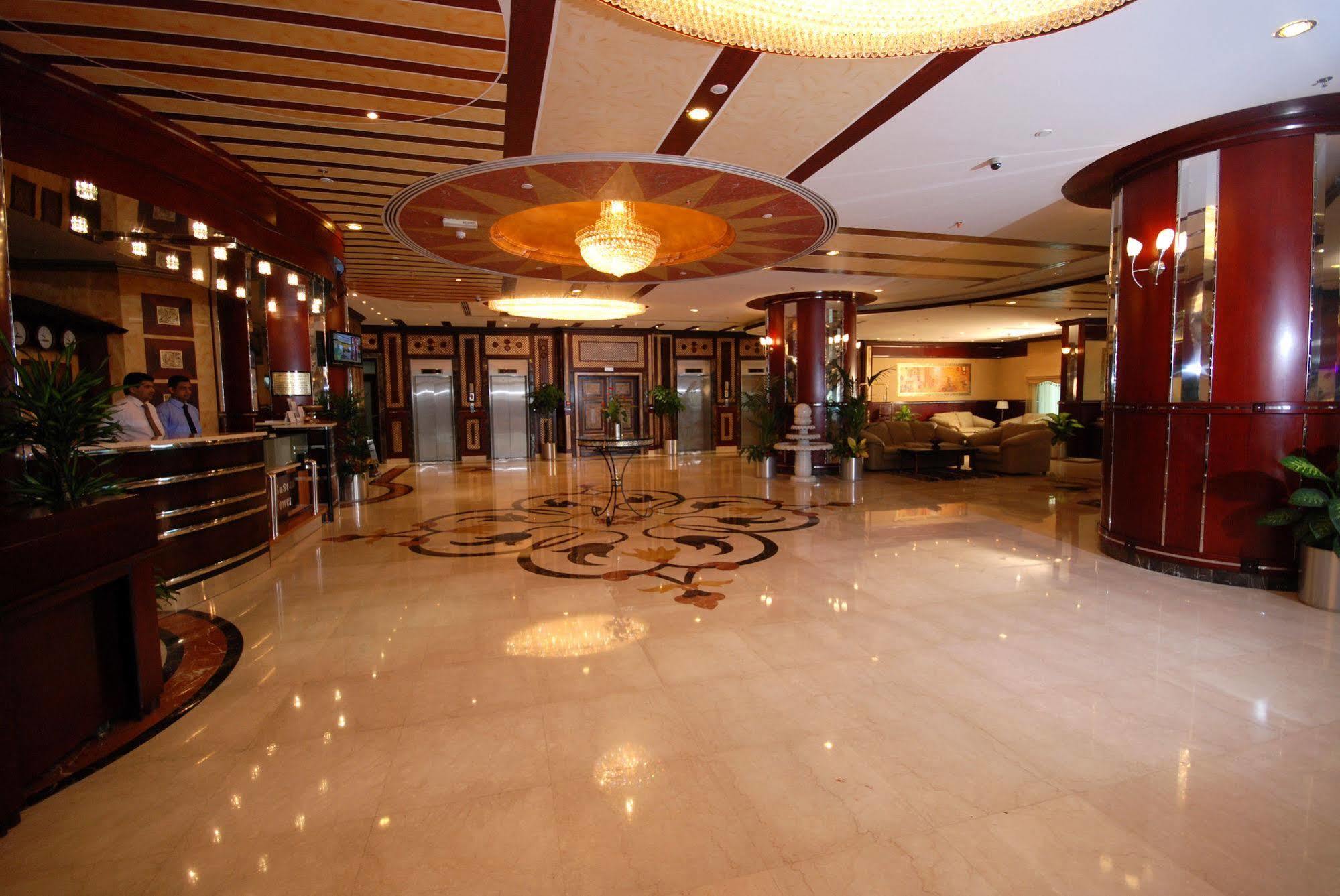 Al Bustan Tower Hotel Suites Sharjah Buitenkant foto
