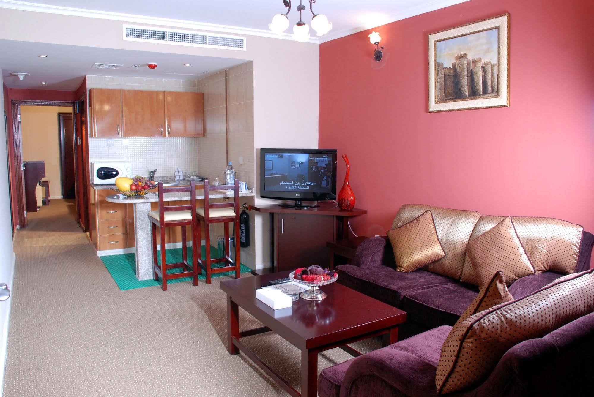 Al Bustan Tower Hotel Suites Sharjah Buitenkant foto