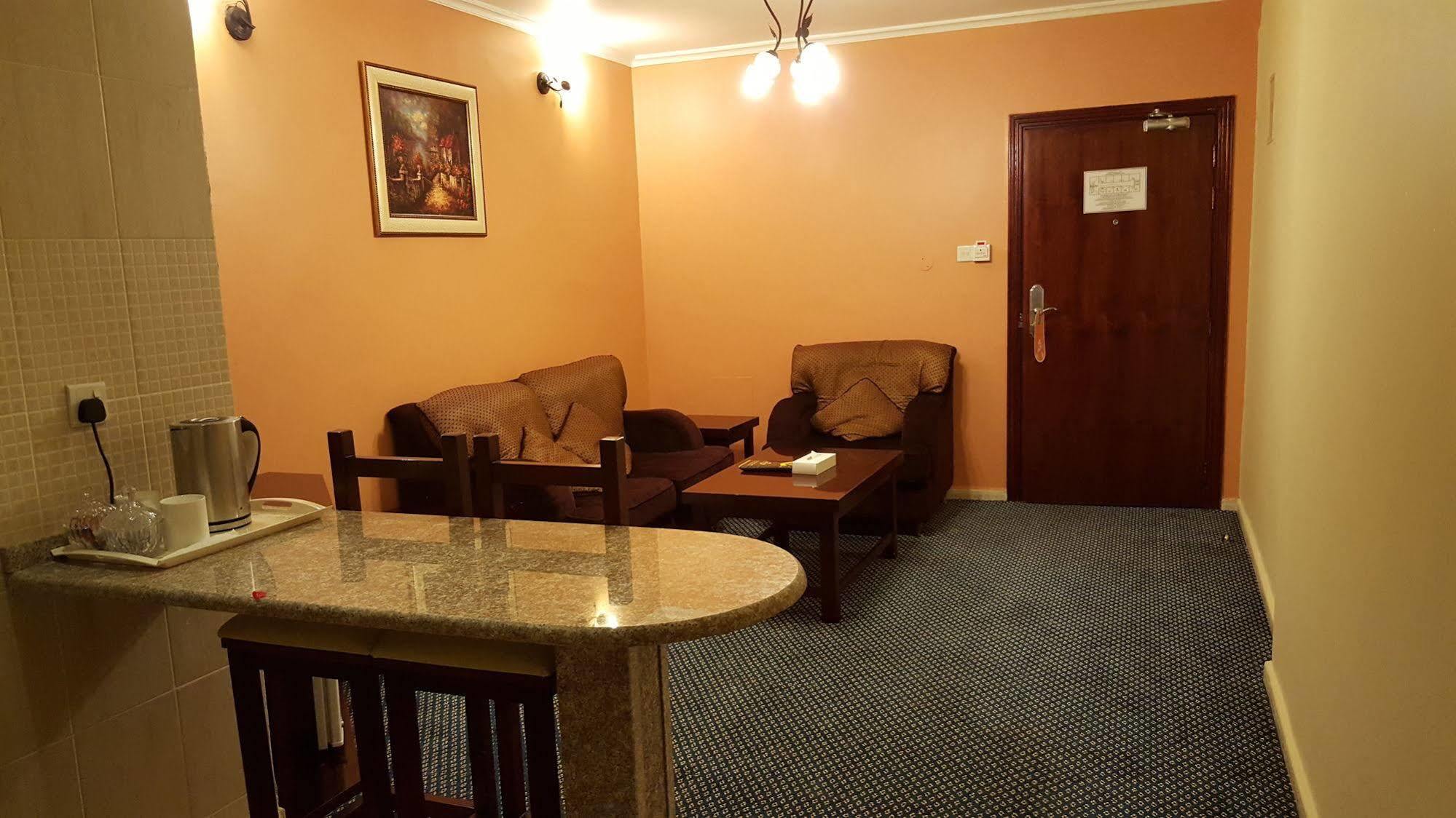 Al Bustan Tower Hotel Suites Sharjah Buitenkant foto