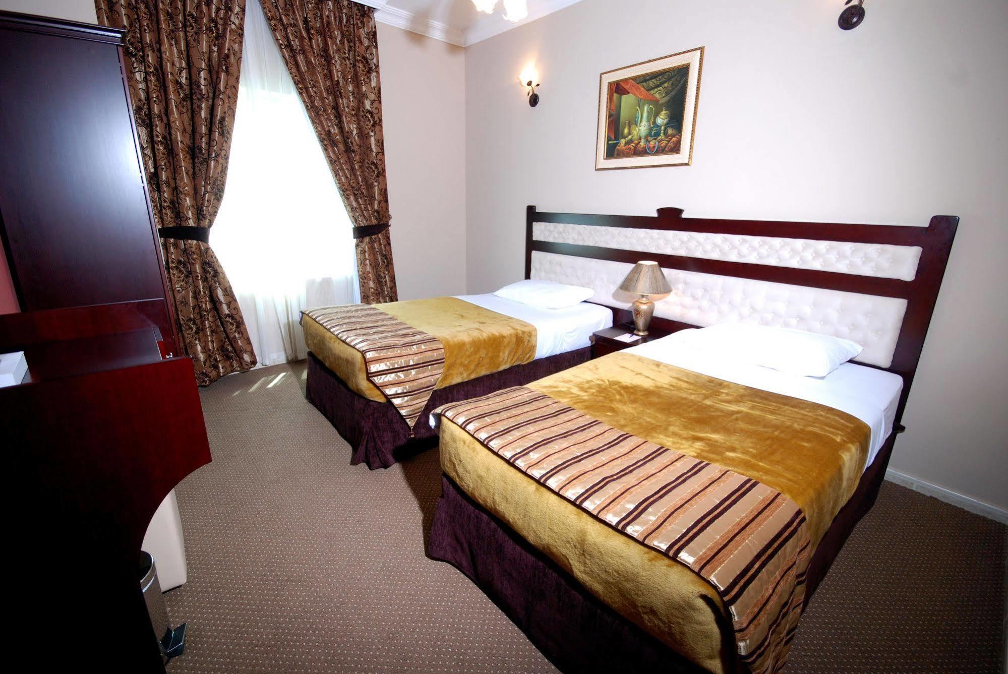 Al Bustan Tower Hotel Suites Sharjah Buitenkant foto