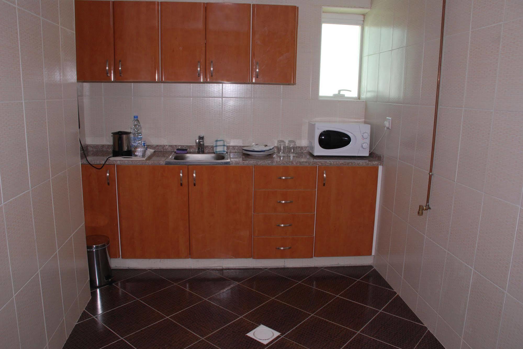 Al Bustan Tower Hotel Suites Sharjah Buitenkant foto