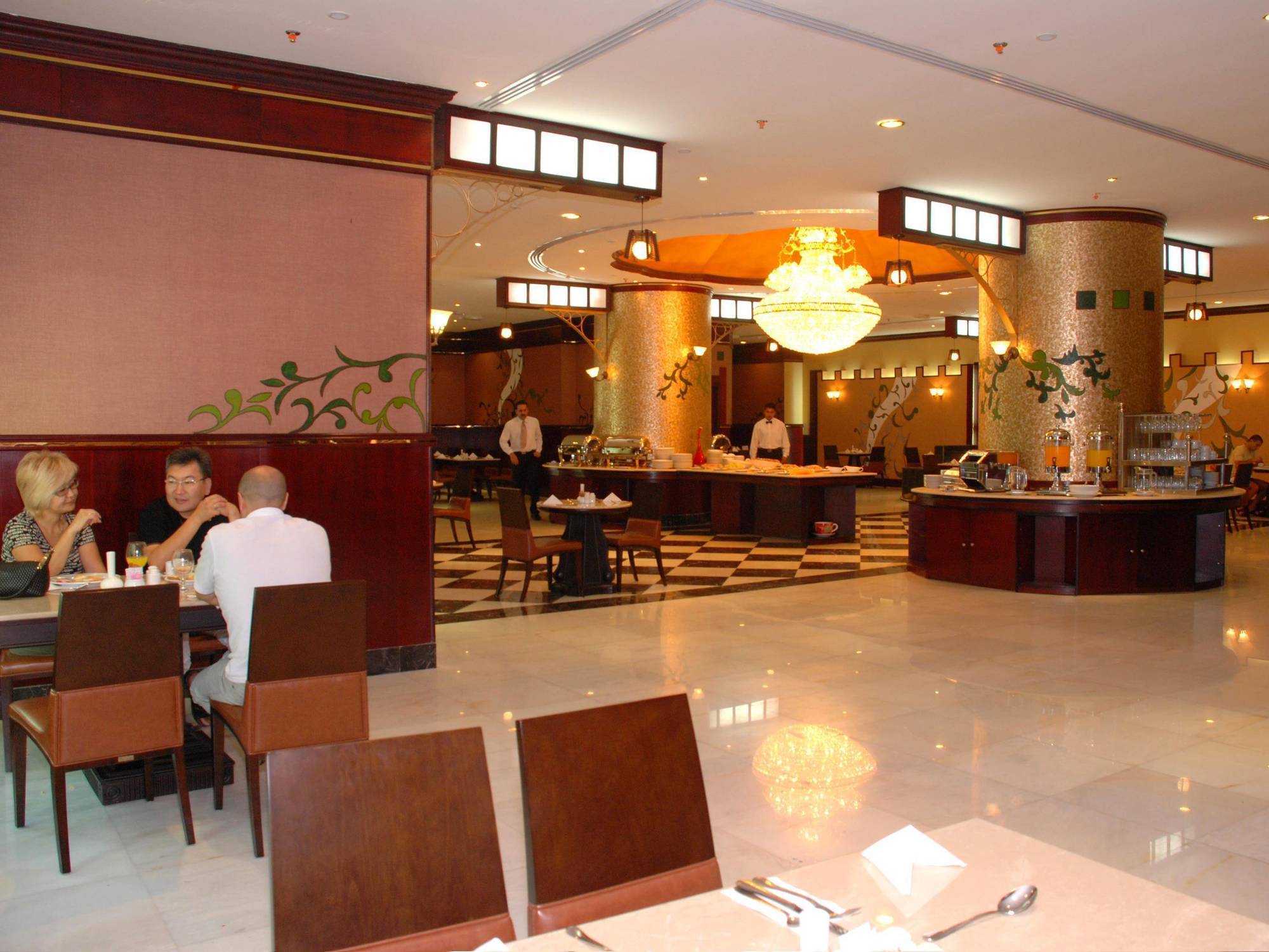 Al Bustan Tower Hotel Suites Sharjah Buitenkant foto